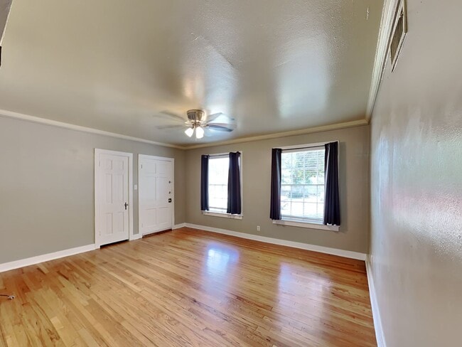 Photo - SUPER CUTE UNIT! Apartment