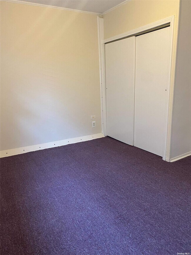 1135 N Broadway Unit 1B, Massapequa, NY 11758 Room for Rent in