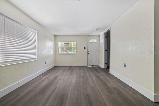 Foto del edificio - 8303 N 11th St