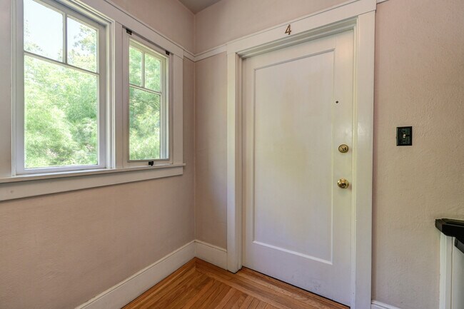 Unit Entry - 2714 H St