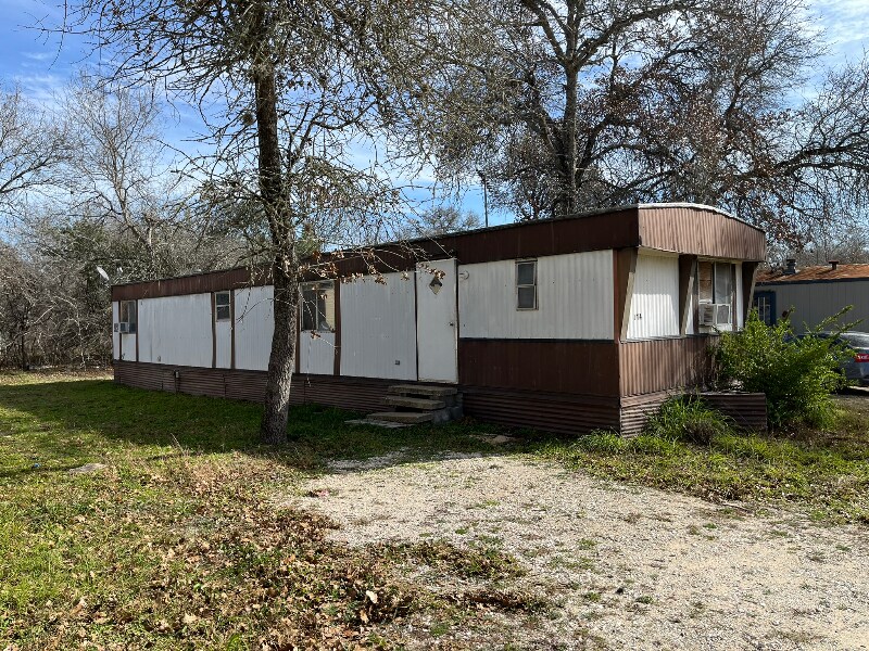 Primary Photo - 112 E Bob White Dr