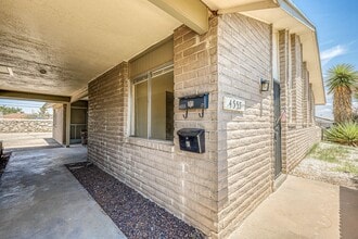Building Photo - 4555 Sun Valley Dr