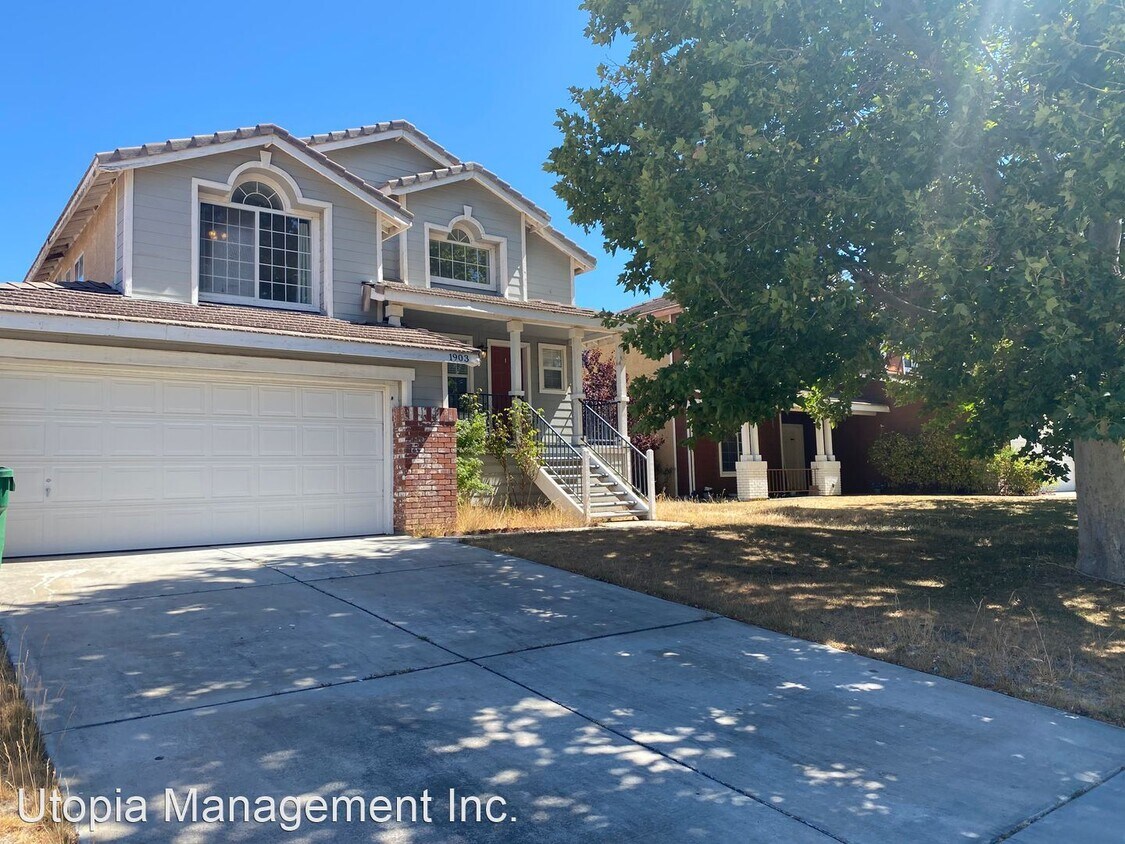 Foto principal - 4 br, 2.5 bath House - 1903 Coral Ct.