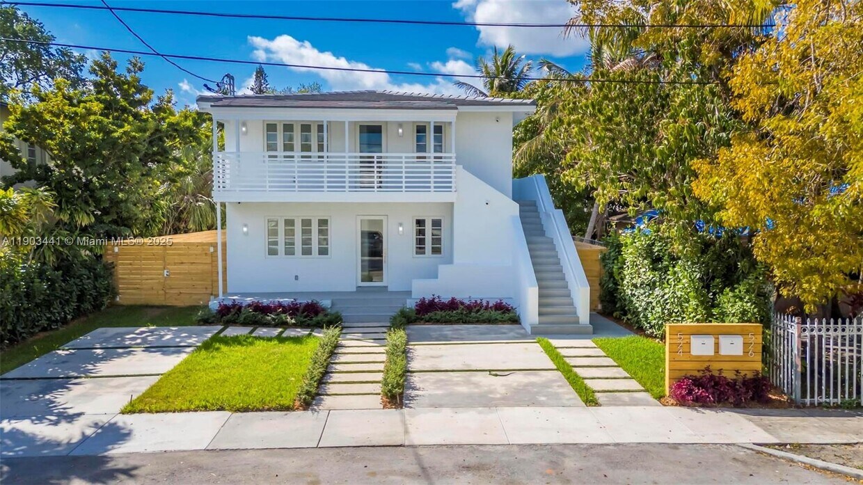 Foto principal - 524 NE 65th St