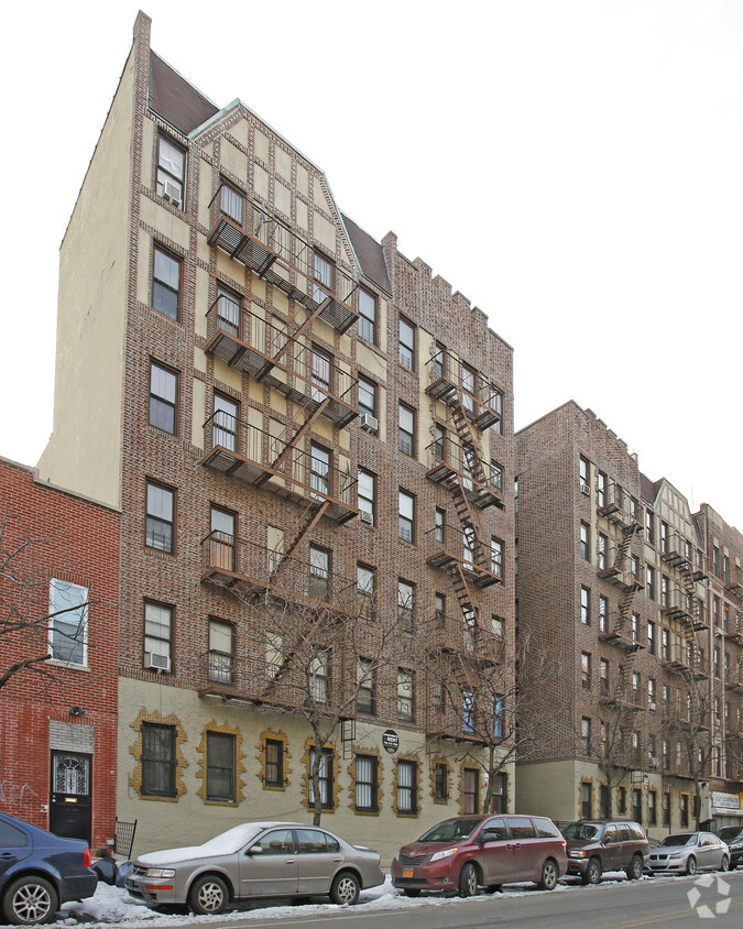 Foto principal - 2047 Nostrand Ave