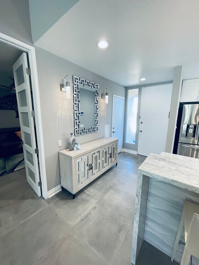 Foto principal - 1157 S La Verne Way