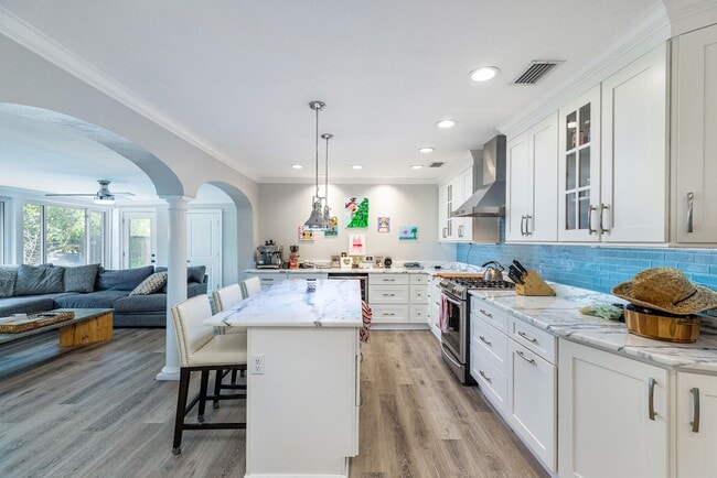Foto del edificio - Virginia Park Gem, Renovated 3 Bed, 2 Car Garage, Large Private Backyard