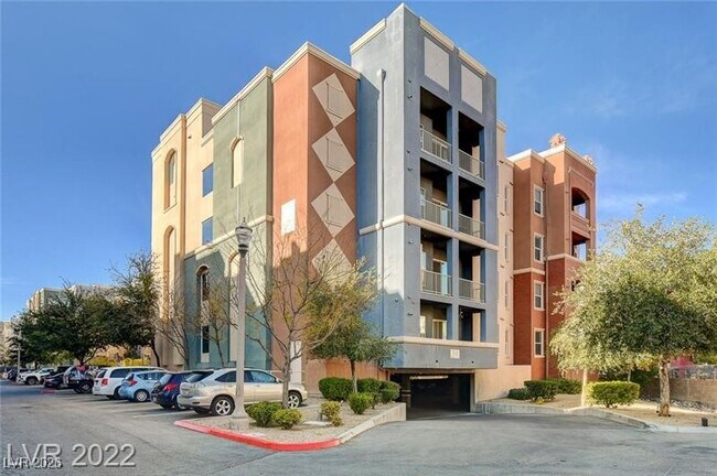 Building Photo - 38 E Serene Ave