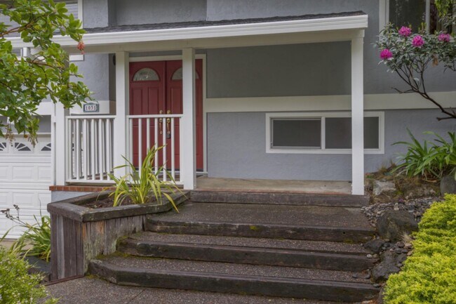 Building Photo - 1031 Yosemite Dr
