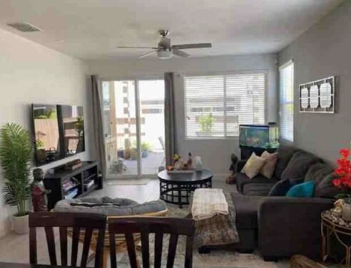 Foto del edificio - 8429 Amber Vly Ln