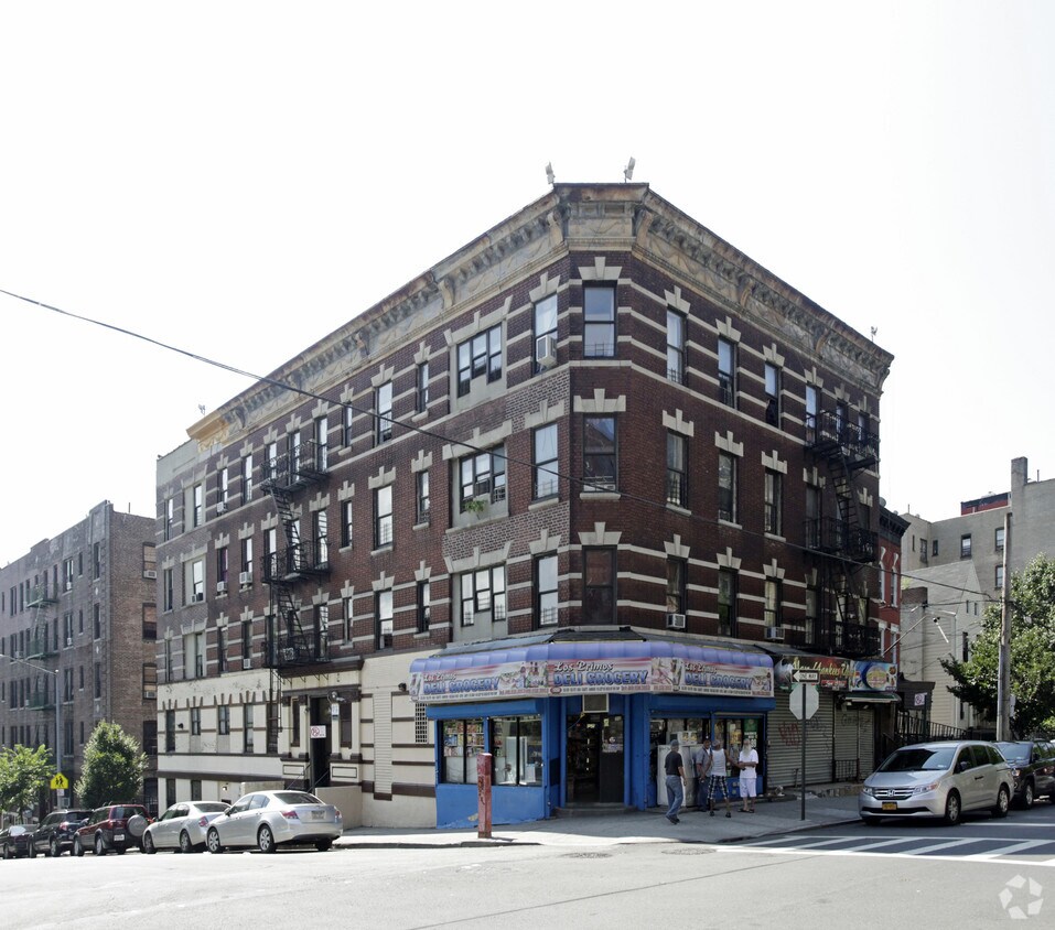 Foto principal - 74 W 165th St