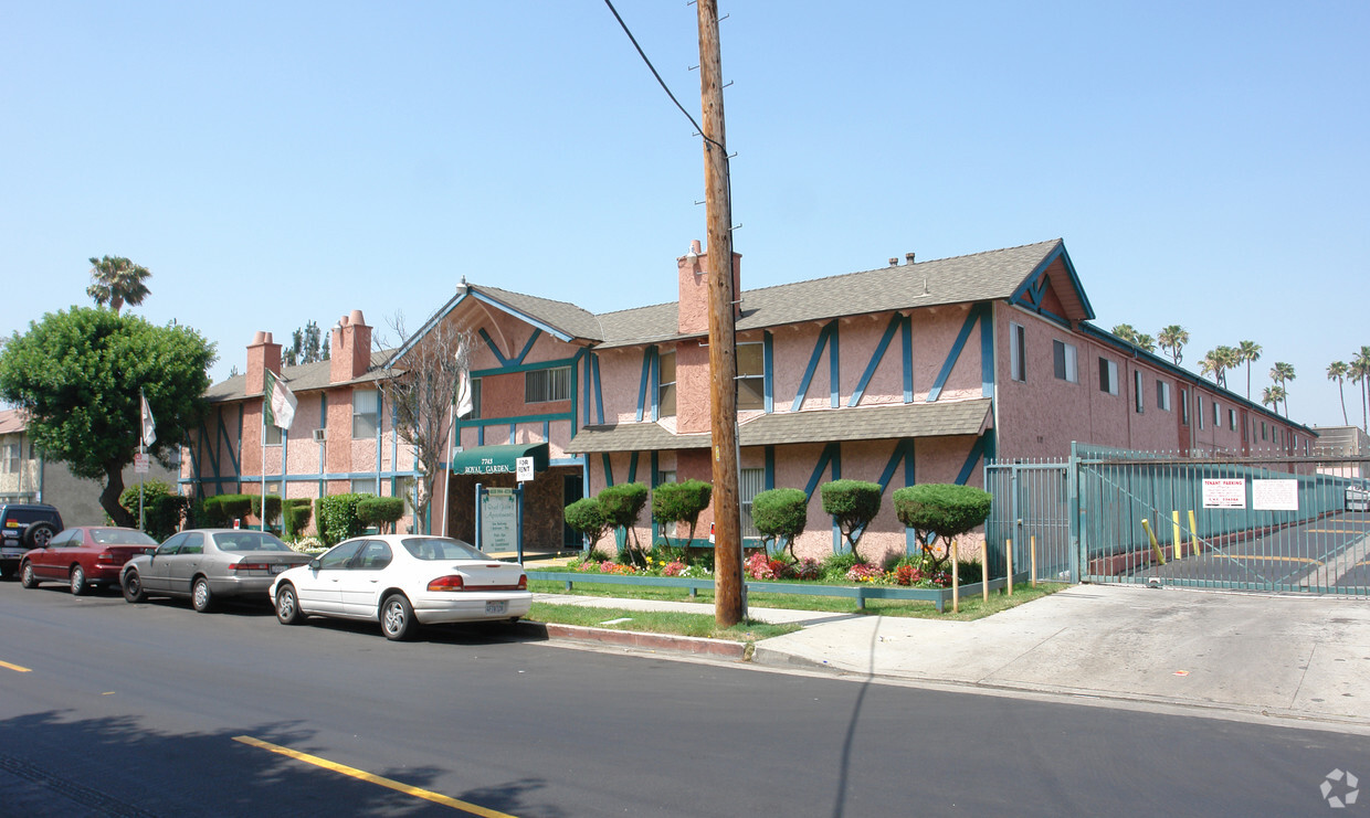 Building Photo - Royal Garden Apartments