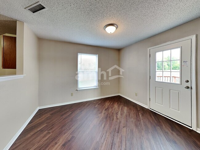 Foto del edificio - 12422 Rose Haven Dr
