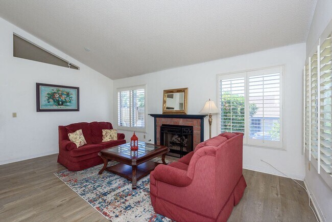 Building Photo - Large East County Home for Rent