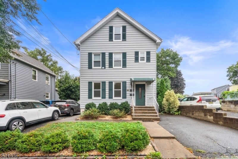 Primary Photo - 84 Willet St