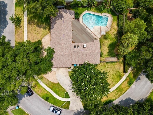 Building Photo - 951 Versailles Cir
