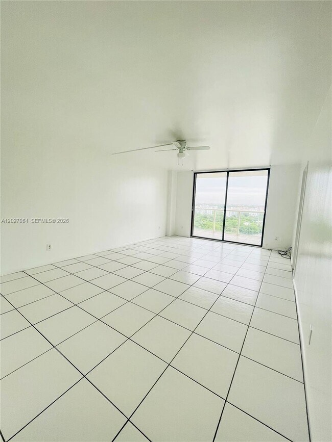 Foto del edificio - 13499 Biscayne Blvd