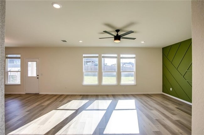Building Photo - 545 Ayinger Ln