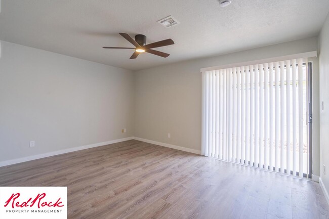 Building Photo - Remodeled 2 Bedroom Townhome. Pet Friendly!