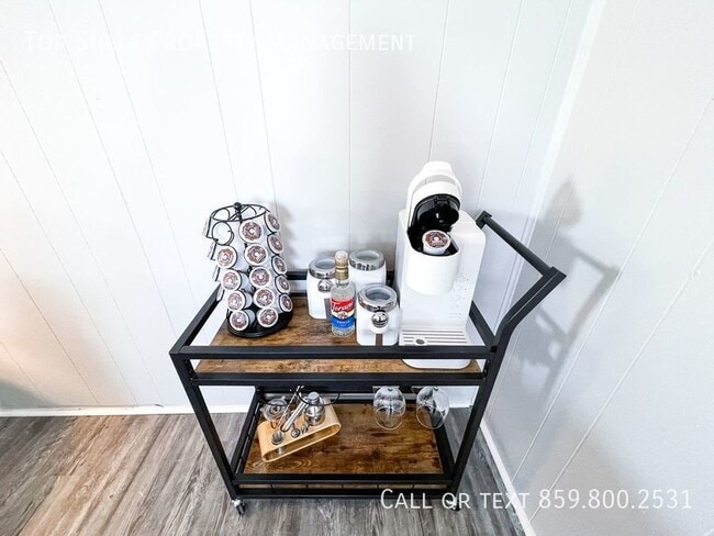 Building Photo - Fully Furnished One Bedroom In Idle Hour!