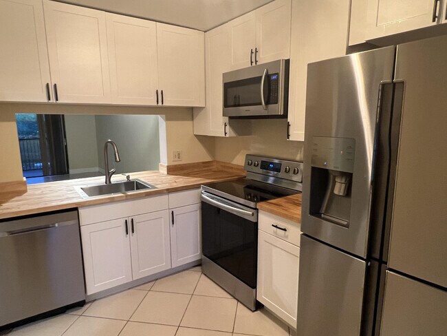 Building Photo - 1226 S Military Trail