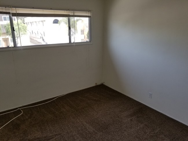 BR 1 - 1306 Manhattan Beach Blvd