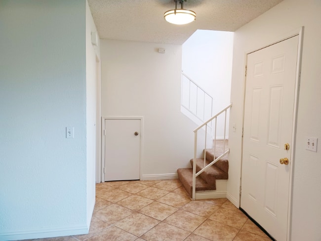 Building Photo - 127 Tiger Ln