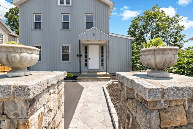 Foto del edificio - 14 Plymouth Ave