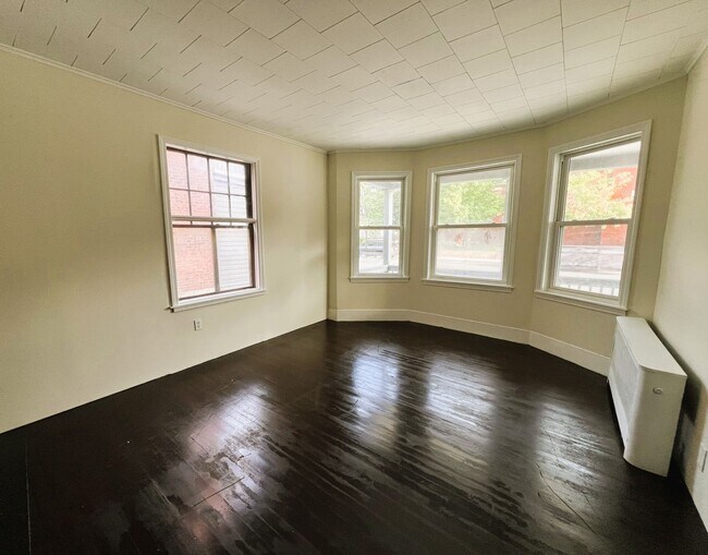 Building Photo - 454/456 Tyler Street