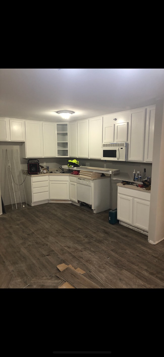 Brand new stainless steel appliances and granite counters - 5920 Exchange St