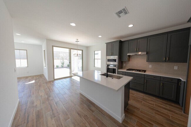 Building Photo - NEWER CONSTRUCTION HOME WITH 3 BED/3 BATH ...