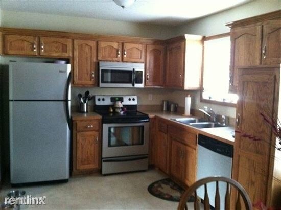 Building Photo - 2 br, 2.5 bath Townhome - 1647 SW Highland Dr