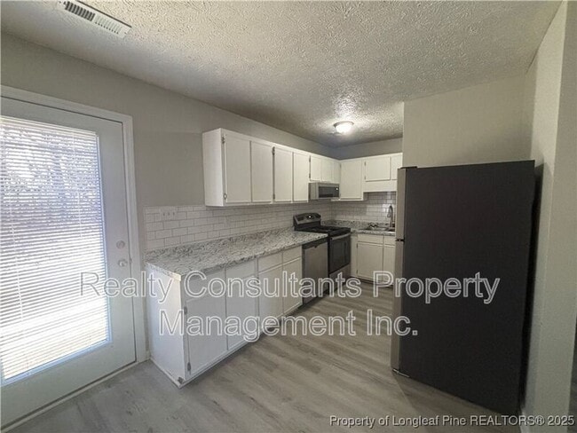 Building Photo - 204 Bull Run St