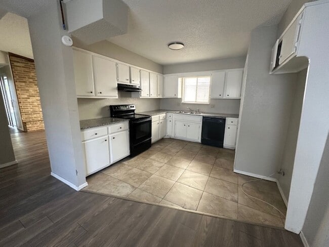 Building Photo - Duplex - Putnam City North Schools
