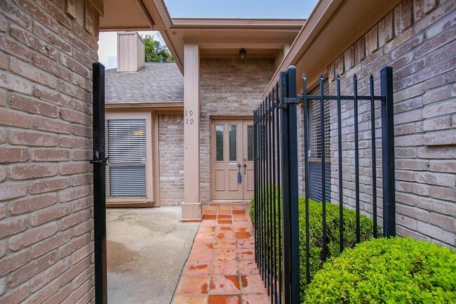 Building Photo - 1919 Mayweather Ln