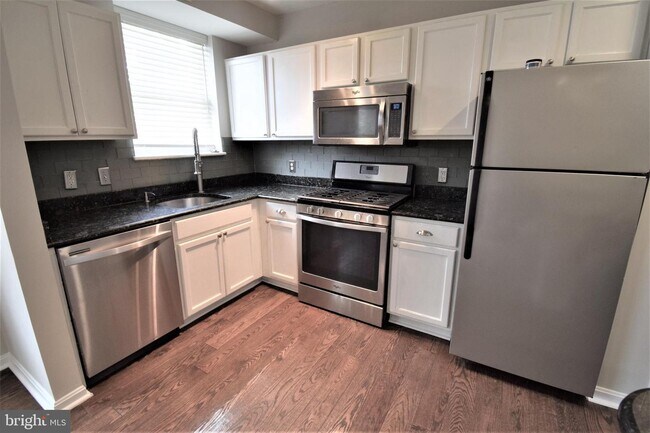 Building Photo - 429 18th St NE