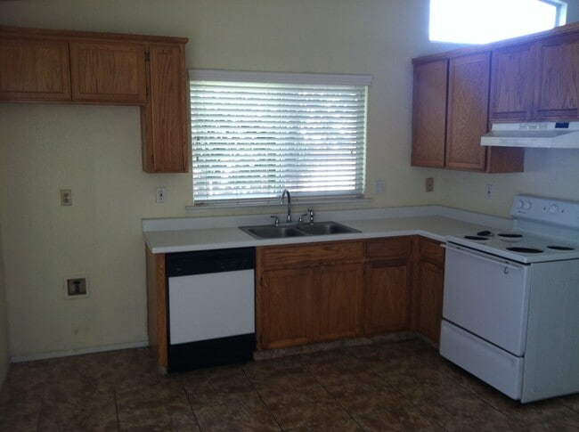 Building Photo - Charming Home in North Turlock