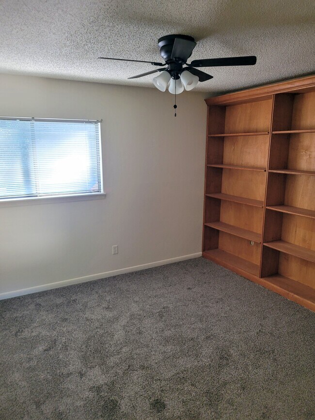 Building Photo - 5400 La Moya Ave