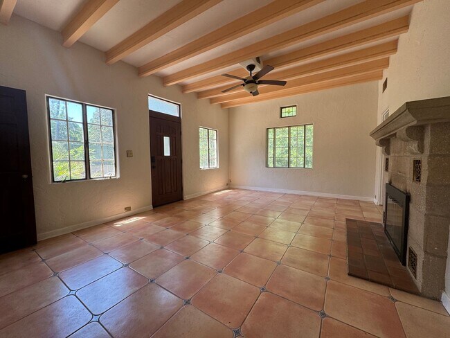 Foto del edificio - 3 Bed 2 Bath Home in Golfview