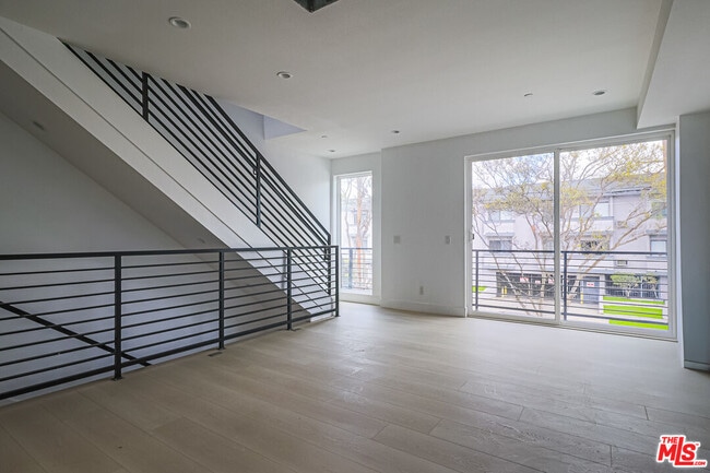 Building Photo - 11810 Gilmore St