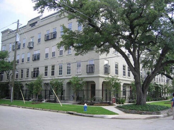 Primary Photo - 2216 Chenevert St