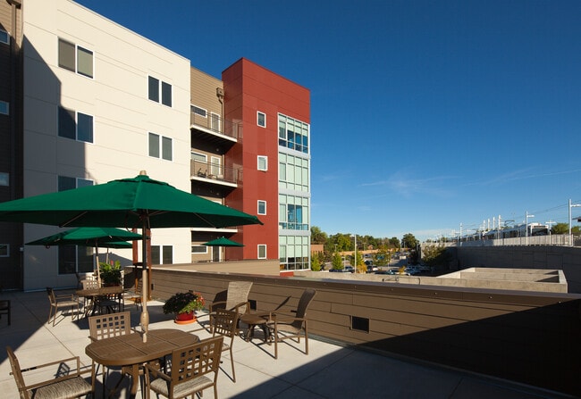 Foto del edificio - Yale Station Senior Apartments