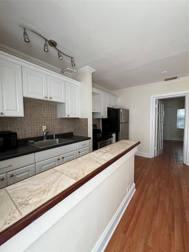 Building Photo - 1325 NE 5th Terrace