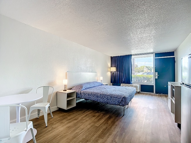 Foto del edificio - 4645 N Socrum Loop Rd