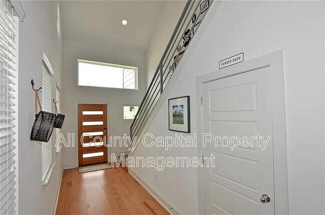 Building Photo - 2204 Capulet St