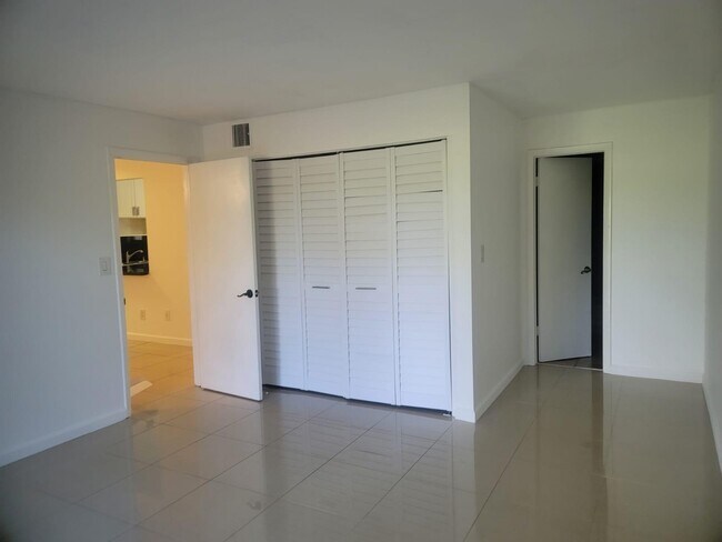 Building Photo - 2510 SW 81st Ave