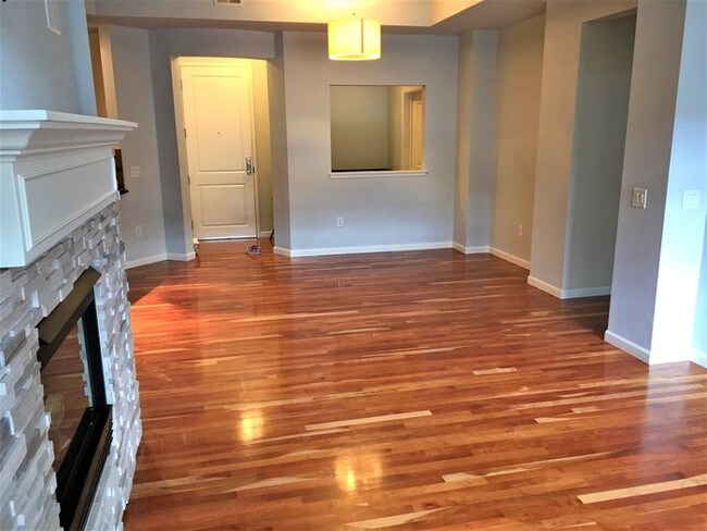 Building Photo - Beautiful Home in Englewood