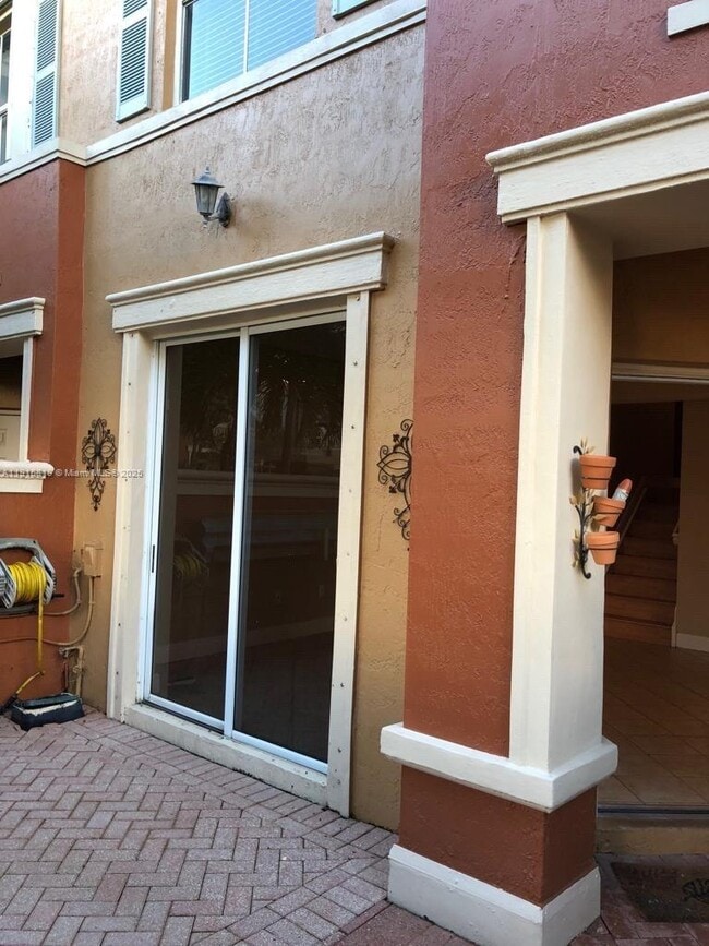 Foto del edificio - 6141 NW 115th Pl