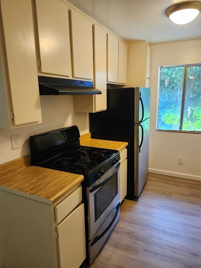 Building Photo - 8800 Cedros Ave