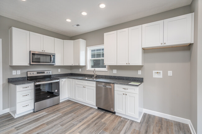 Building Photo - Cedar Pointe